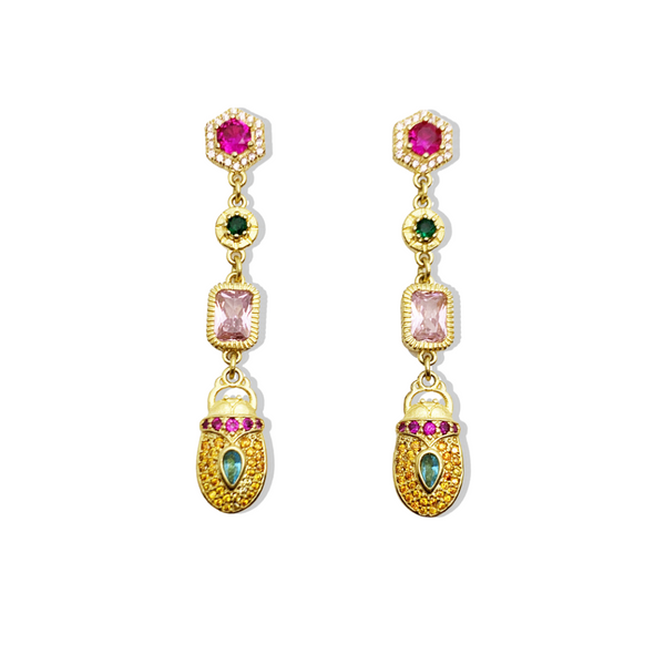 Brincos Escaravelho do Sol, uma conexão com a antiguidade egípcia. Com design deslumbrante e significado profundo, essas joias são perfeitas para realçar sua beleza e expressar sua individualidade. Adquira agora e brilhe com estilo e personalidade. Conheça e aproveite Frete grátis em até 12x nos cartões. 