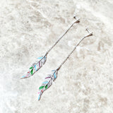 Brinco pena longo da arquetiposhop, perfeito para toda e qualquer mulher que seja um brinco incrivel e colorido. 