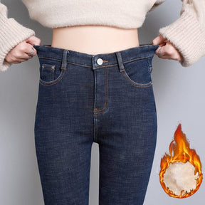 Calça Jeans Peluciada com Elastano Charmosa