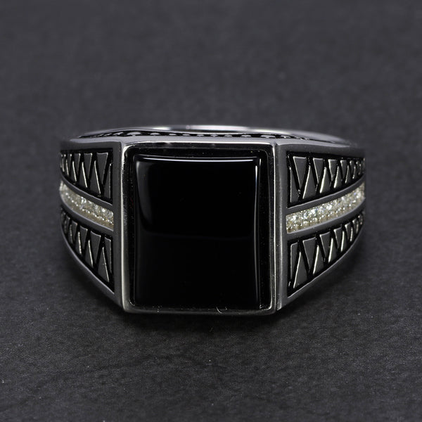 Anel Masculino Sinete Obsidiana em prata 925 importada é a escolha perfeita para homens que valorizam sua identidade e estilo. Para mãos grandes da arquetiposhop.com.br em prata 925 e zirconias 