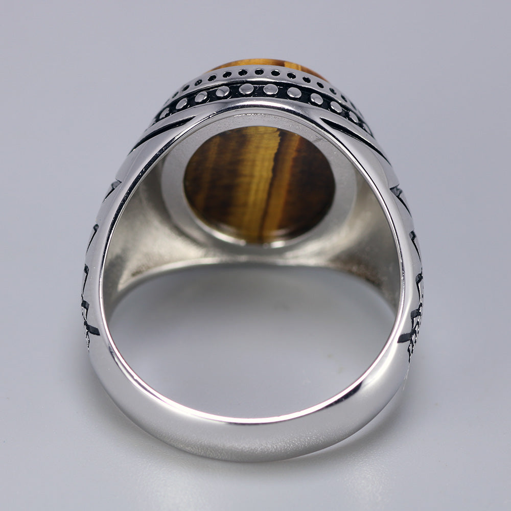 Anel Masculino Tribal Olho de Tigre em prata 925 e olho de tigre para mãos grandes , anel de sinete masculino em prata, da arquetiposhop.com.br