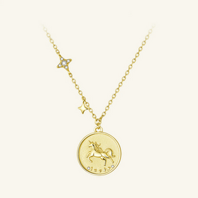 Colar Unicornio Medalha em prata 925 e zirconias de alta qualidade banhado a ouro 18k, arquetipo da sorte, arquetipo do unicornio, arquetipo para atrair a sorte da arquetiposhop.com 