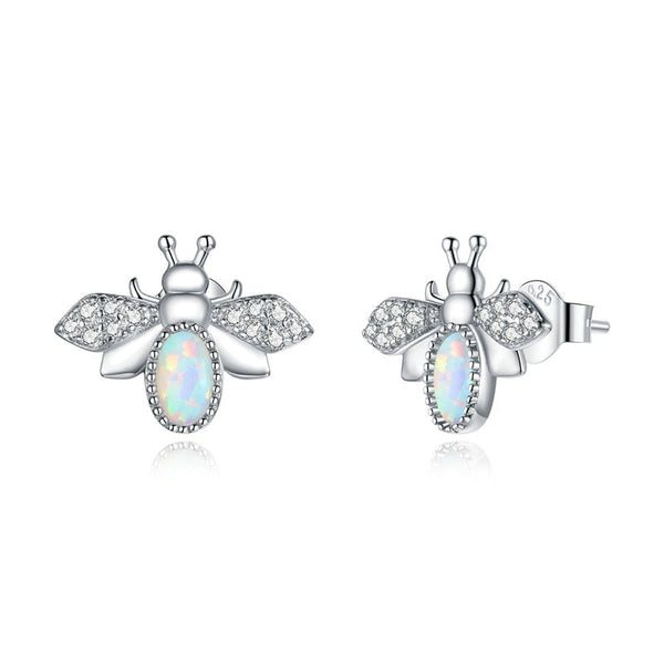 Brincos Abelha Apis AB08 Prata 925 É uma peça feita a mão em prata 925, perfeita para quem procura como ativar o arquétipo abelha, lado luz do arquetipo de abelha, lado sombra do arquetipo de abelha, como ativar meu arquétipo? Qual melhor arquetipo utilizar com o arquétipo de abelha? arquetiposhop.com.br