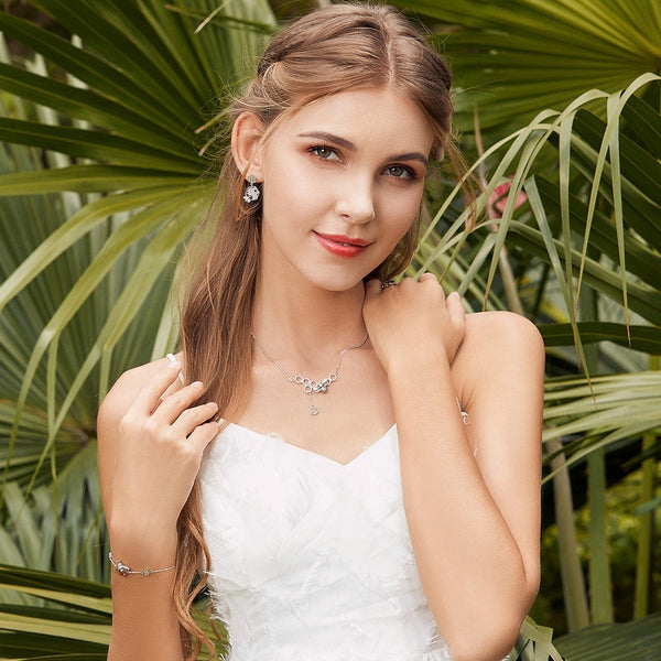 Pulseira Abelha Rainha AB03 Prata 925 É uma peça feita a mão em prata 925, perfeita para quem procura como ativar o arquétipo abelha, lado luz do arquetipo de abelha, lado sombra do arquetipo de abelha, como ativar meu arquétipo? Qual melhor arquetipo utilizar com o arquétipo de abelha? arquetiposhop.com.br