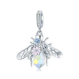 Pingente Charm Abelha Apis AB07 Prata 925 É uma peça feita a mão em prata 925, perfeita para quem procura como ativar o arquétipo abelha, lado luz do arquetipo de abelha, lado sombra do arquetipo de abelha, como ativar meu arquétipo? Qual melhor arquetipo utilizar com o arquétipo de abelha? arquetiposhop.com.br