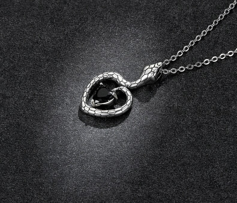 Colar Cobra - Lilith AC25 - Prata 925 arquetiposhop.comn.br, como ativar o arquetipo de lilith? lado luz e lado sombra do arquetipo de lilith, quais beneficios de ativar o arquetipo de lilith. Como ativar o arquetipo? 