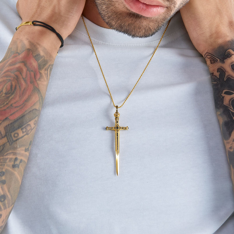 Colar espada do Rei em Prata 925 e Zirconias, Arquetipo do guerreiro, arquetiposhop, espada de ouro, amuleto espada, colar de espada, pingente de espada de ouro em prata de lei banhado a ouro 18k da arquetiposhop
