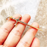 Colar espada do Rei em Prata 925 e Zirconias, Arquetipo do guerreiro, arquetiposhop, espada de ouro, amuleto espada, colar de espada, pingente de espada de ouro em prata de lei banhado a ouro 18k da arquetiposhop