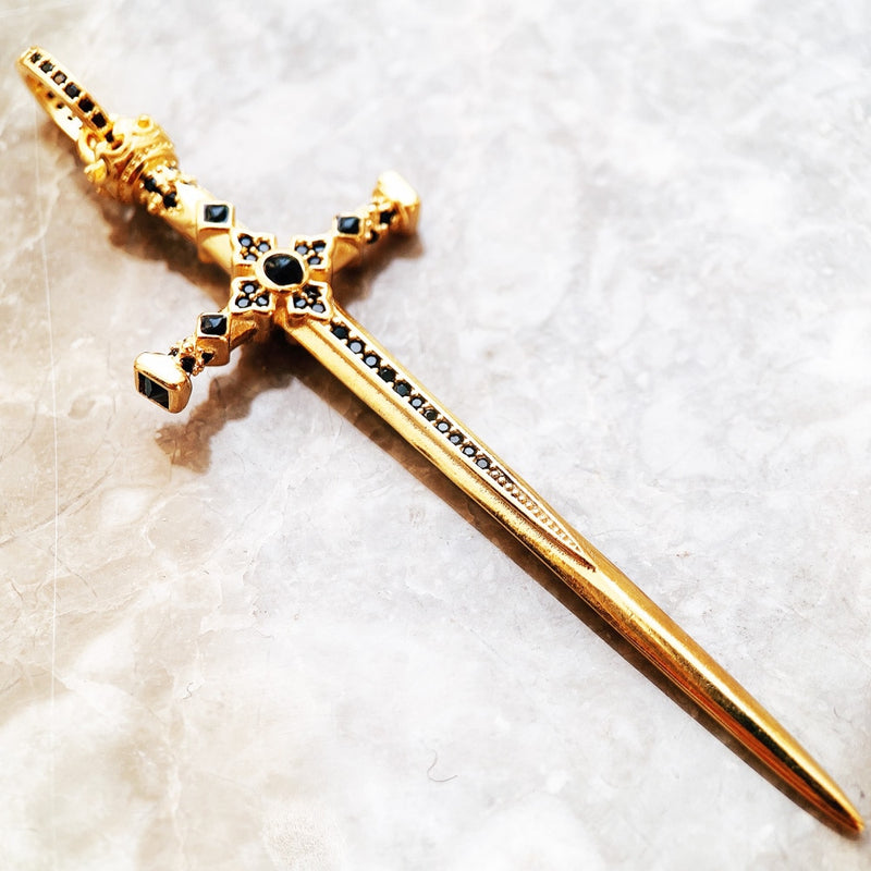 Colar espada do Rei em Prata 925 e Zirconias, Arquetipo do guerreiro, arquetiposhop, espada de ouro, amuleto espada, colar de espada, pingente de espada de ouro em prata de lei banhado a ouro 18k da arquetiposhop