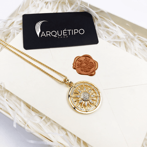 Colar Sol - Amuleto de Apolo Prata 925 com Zircônias e banhado a Ouro18K  feito a mão é perfeito para quem quer ativar o arquétipo do sol, apolo Deus grego, lado luz do arquetipo sol, lado sombra, arquetipos, arquetiposhop.com.br Colar Sol, Colar Apolo