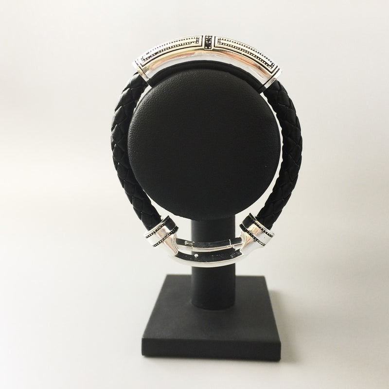 Pulseira de couro masculina, pulseira de couro cruz de prata, pulseira de couro com detalhe em prata, pulseira de couro com deltalhe e prata, pulseira em couro de cruz, pulseira de cruz, pulseira de prata, pulseira de cruz e prata, pulseira masculina, pulseira unissex, pulseira prata envelhecida, pulseira, comprar pulseira de couro, comprar , pulseira de prata, arquetiposhop.com.br, pulseira de pra da arquetiposhop